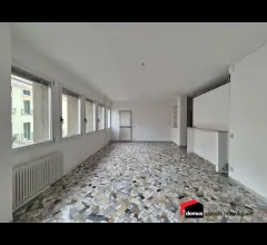 Appartamenti in Vendita - Thiene centro: ampio studio al piano primo