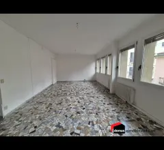 Appartamenti in Vendita - Thiene centro: ampio studio al piano primo