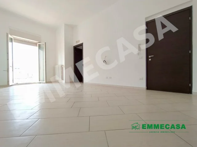 Appartamenti in Vendita - Indipendente, ristrutturato con terrazzo di proprietà