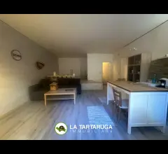Appartamenti in Vendita - Casa indipendente in parte da ristrutturare