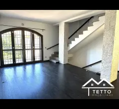 Appartamenti in Vendita - Porzione di bifamiliare con giardino e vista panoramica