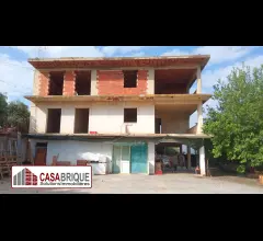 Appartamenti in Vendita - Struttura grezza panoramica con giardino, vista mare e monti