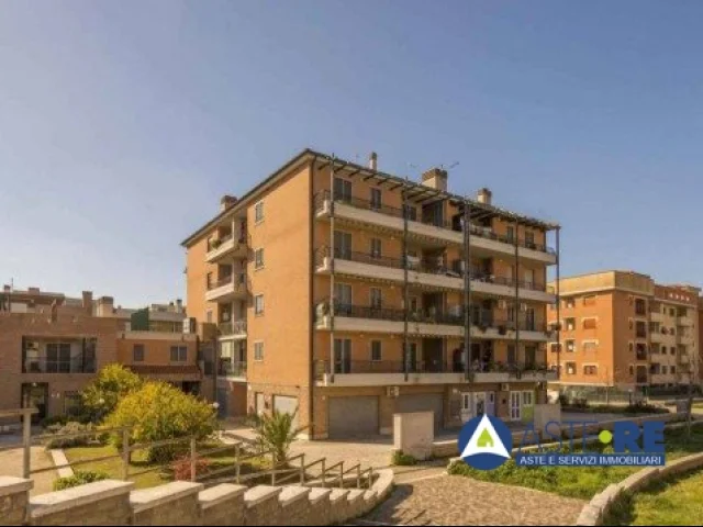 Appartamenti in Vendita - Abitazione di tipo civile - via fraine, 28, 00132 roma rm, italia
