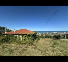 Appartamenti in Vendita - Terreno con collabente vista mare in vendita