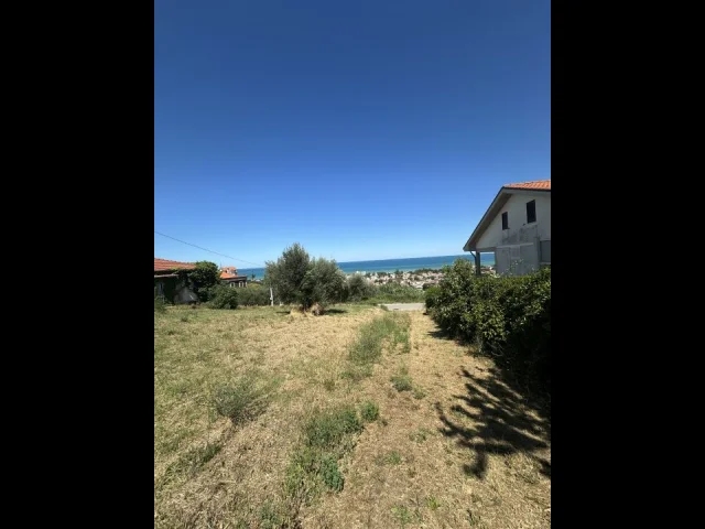 Appartamenti in Vendita - Terreno con collabente vista mare in vendita