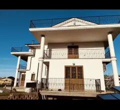 Villa a montesilvano con piscina e campo da tenis