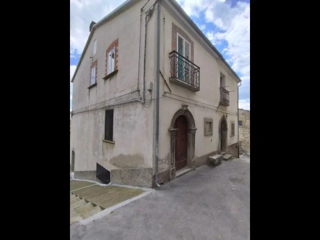 Appartamenti in Vendita - Porzione di fabbricato in centro storico di montazzoli (ch).