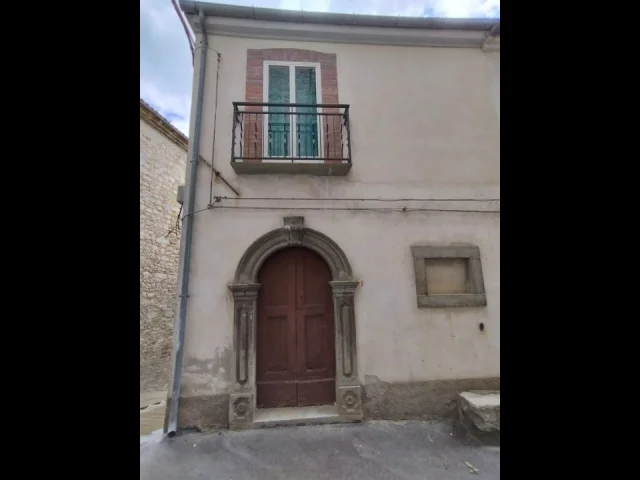 Appartamenti in Vendita - Porzione di fabbricato in centro storico di montazzoli (ch).