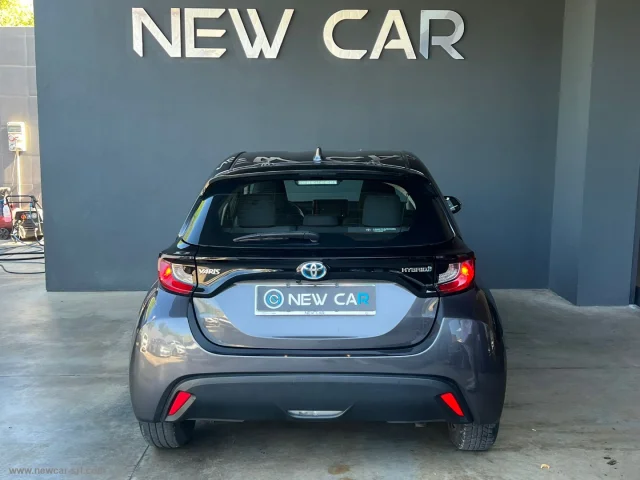 Auto - Toyota yaris 1.5 hybrid 5p. business