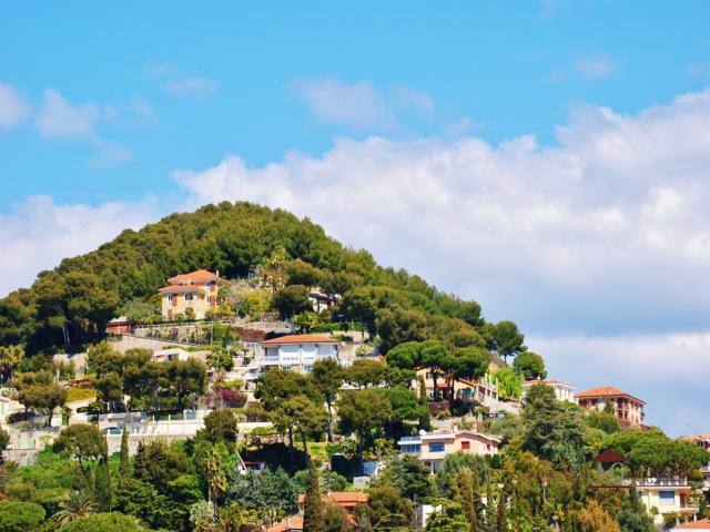 Villa vista mare in prima collina di bordighera