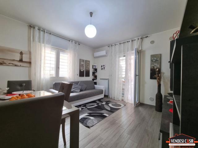 Appartamenti in Vendita - Piano seminterrato - trivani + acc. ristrutturato zona posta canneto