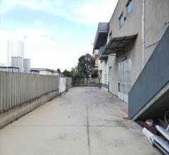 Appartamenti in Vendita - Capannone industriale in vendita a silvi zona industriale