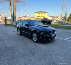 Auto - Ford mustang 3.7 v6 coupe' a/t