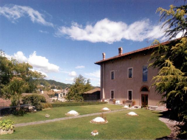 Appartamenti in Vendita - Stabile in vendita a montereale centro storico