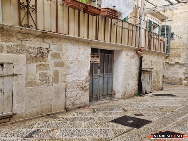 Appartamenti in Vendita - Cantina di 20 mq. circa zona canneto borgo antico