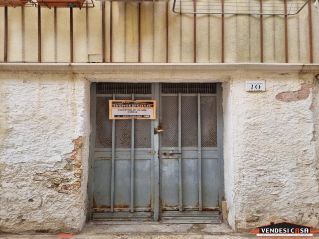 Appartamenti in Vendita - Cantina di 20 mq. circa zona canneto borgo antico