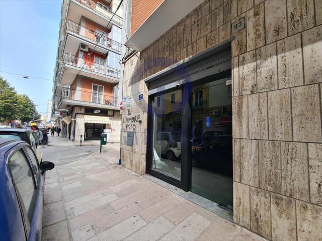 Locale commerciale in affitto a bisceglie corso umberto