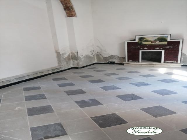 Fondo commerciale carrara