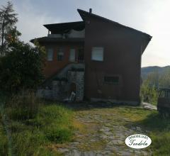 Villa indipendente con terreno sarzana