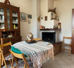 Appartamenti in Vendita - Casa indipendente in vendita a fossato di vico periferia