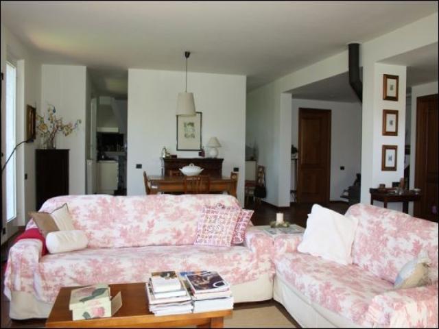 Appartamenti in Vendita - Villa vicino a sarzana