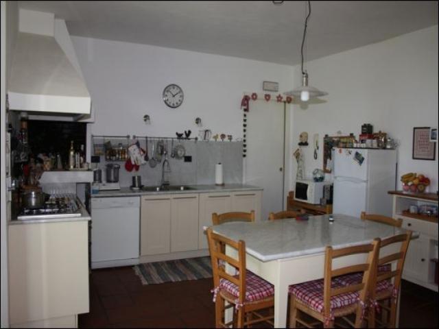 Appartamenti in Vendita - Villa vicino a sarzana