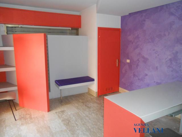 Case - Vendesi locale commerciale in zona centro a carpi