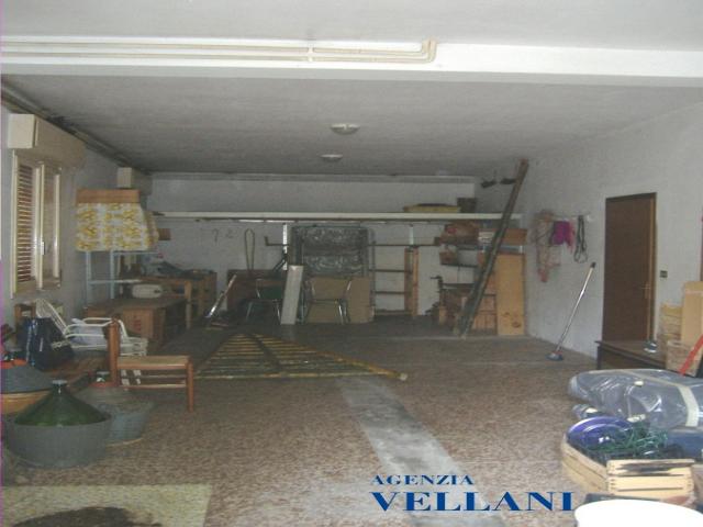 Appartamenti in Vendita - Vendesi casa singola in zona carpi pezzana