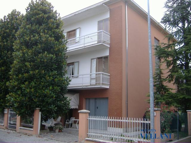Appartamenti in Vendita - Vendesi casa singola in zona carpi pezzana