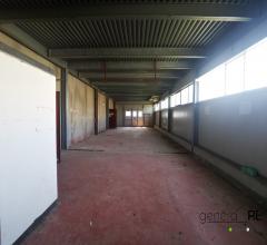 Appartamenti in Vendita - Capannone in posizione strategica