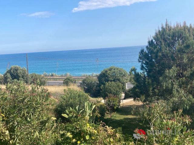 Appartamenti in Vendita - Villa rustica ad arcina
