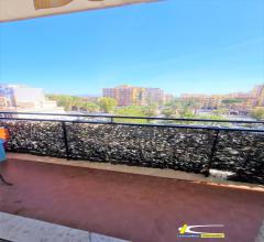 Case - Appartamento con splendida vista panoramica sulla piazza a 100 metri dal mare