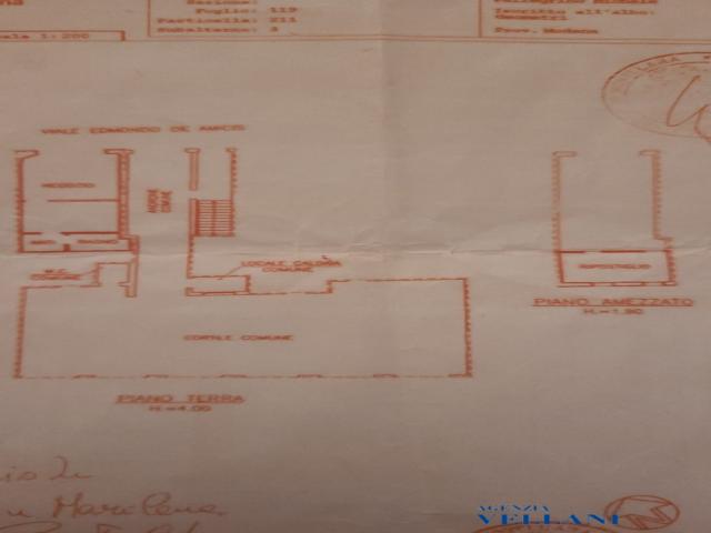 Case - Vendesi ufficio si strada di traffico in centro storico