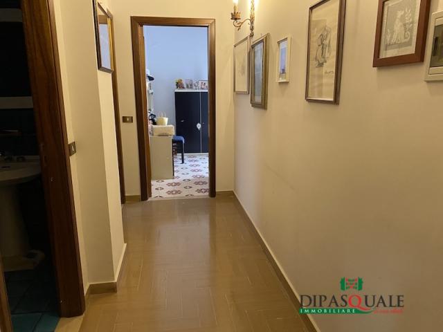 Case - Primo piano con ampio terrazzo a livello. zona colajanni