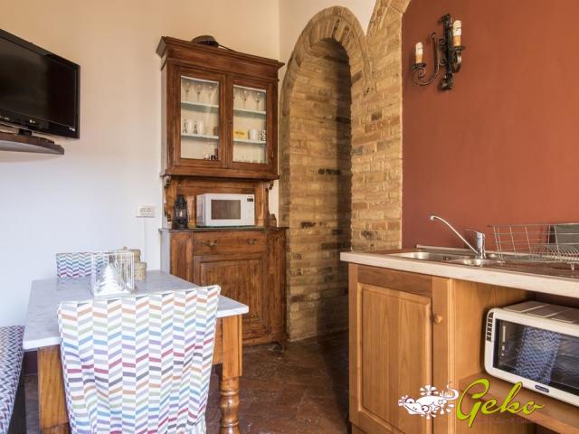 Case - Appartamento ristrutturato ed arredato in centro con vista panoramica
