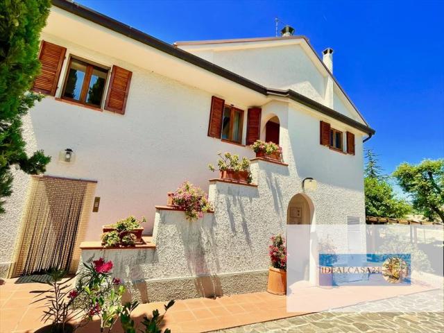 Appartamenti in Vendita - Casa indipendente in vendita a porto san giorgio periferia