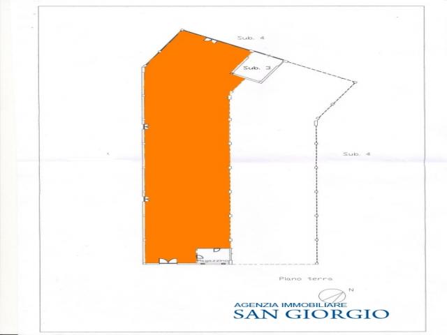 Case - Sarzana su strada di grande passaggio capannone commerciale