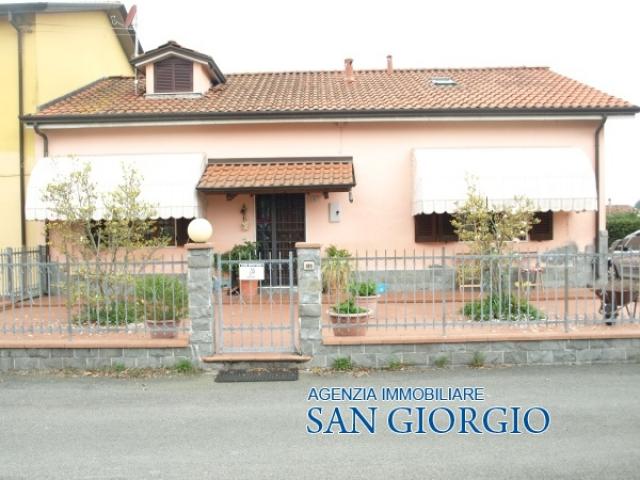 Santo stefano loc ponzano in bella zona residenziale villetta semindipendente con terreno recintato.