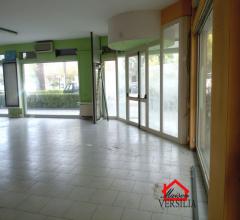 Appartamenti in Vendita - Marina di massa, vendesi fondo commerciale di ampia metratura