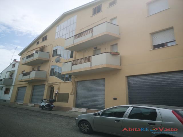 Appartamento in zona centrale, con mansarda e garage doppio.