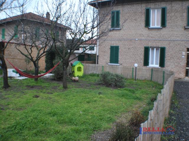 Rosignano solovay - esclusiva- in quadrifamiliare piano primo con grande giardino