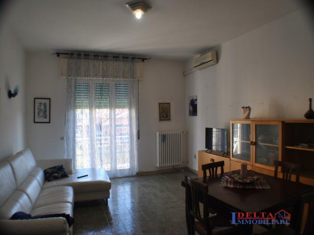 Case - Rosignano solvay - appartamento con tre camere e garage