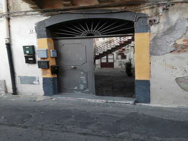 Appartamenti in Vendita - Casa indipendente in vendita a catania centro storico