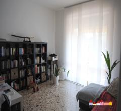 Ampio trilocale con terrazza vista mare