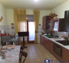 Case - Appartamento centralissimo avenza
