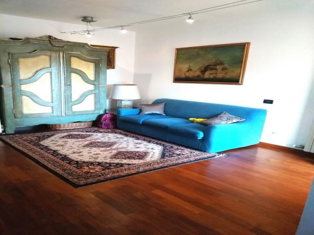 Case - Bella villa bifamiliare in ottima posizione