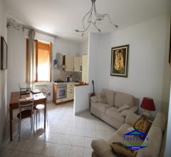 Case - Camaiore -  villa indipendente con grande giardino, piscina e depandance