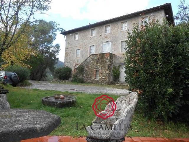 Case - Casolare con bella vista - vendesi- colline di lucca