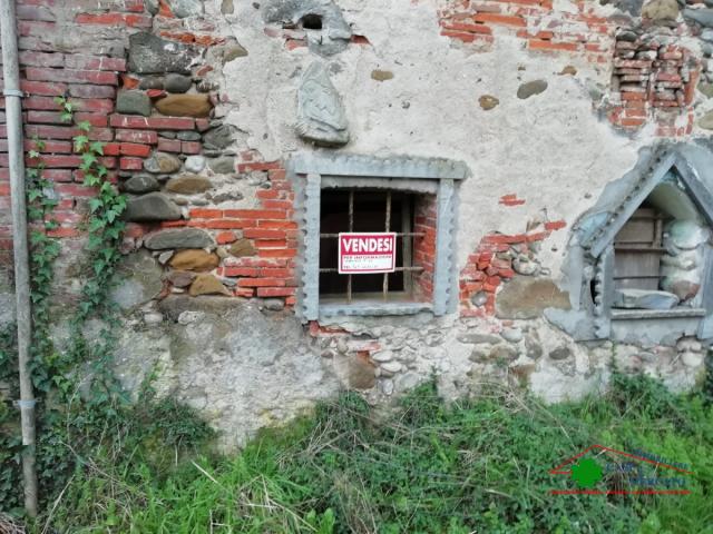 Case - Piccolo terratetto completamente da ristrutturare