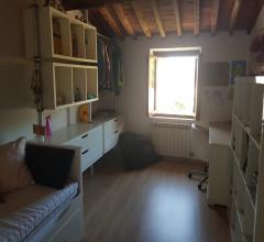 Case - Primo piano indipendente con giardino